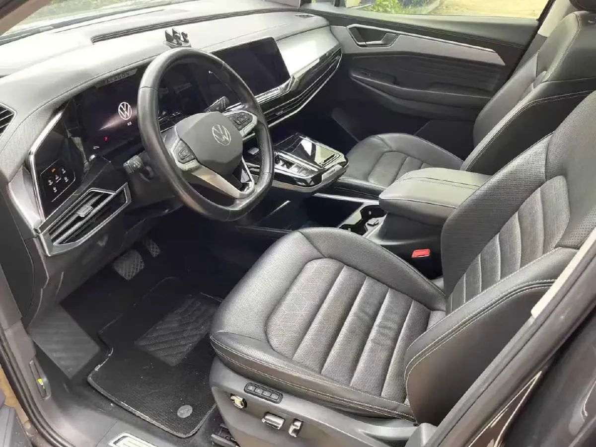 2021 Volkswagen Talagon 2.0T 220HP L4 7DCT,autocango,china used car exporter,china ev exporter,chinese used car exporter,chinese used ev exporter