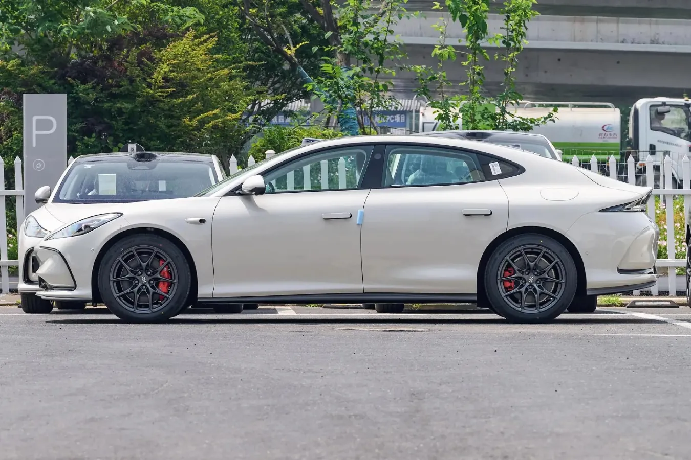 2024 IM L6 BEV 75KWH,autocango,china used car exporter,china ev exporter,chinese used car exporter,chinese used ev exporter