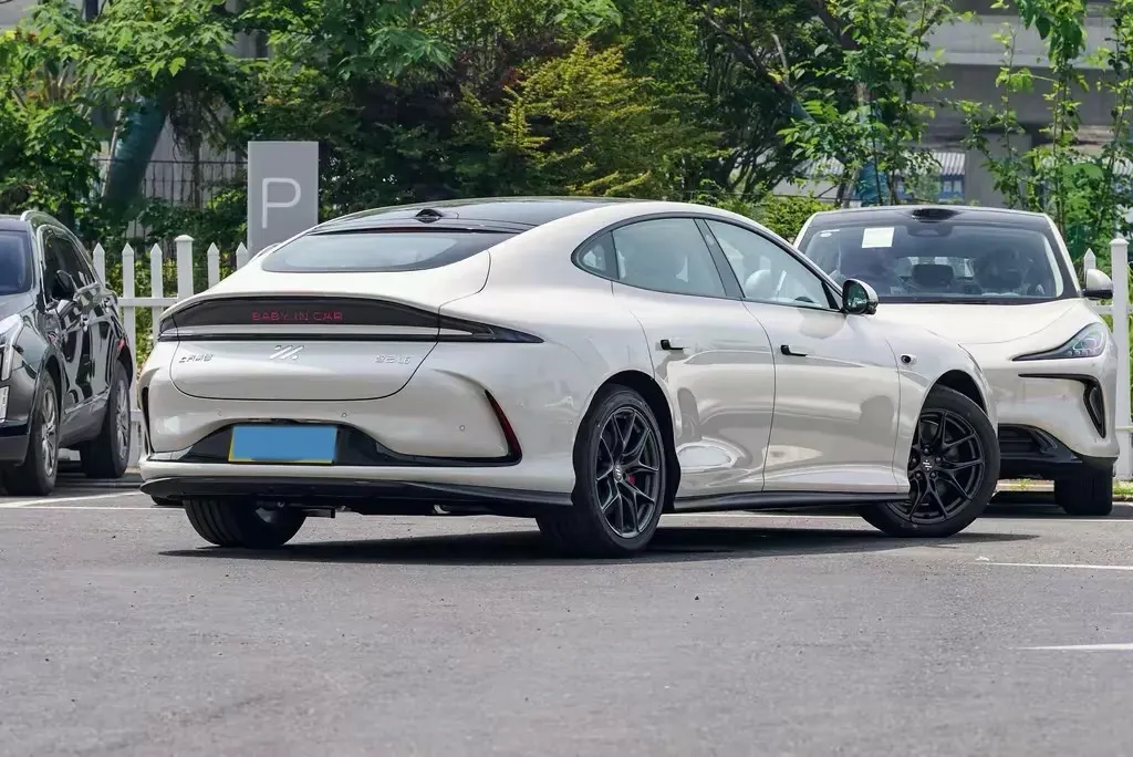 2024 IM L6 BEV 75KWH,autocango,china used car exporter,china ev exporter,chinese used car exporter,chinese used ev exporter