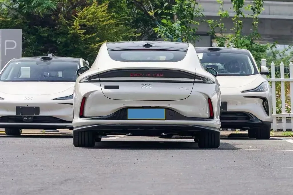 2024 IM L6 BEV 75KWH,autocango,china used car exporter,china ev exporter,chinese used car exporter,chinese used ev exporter