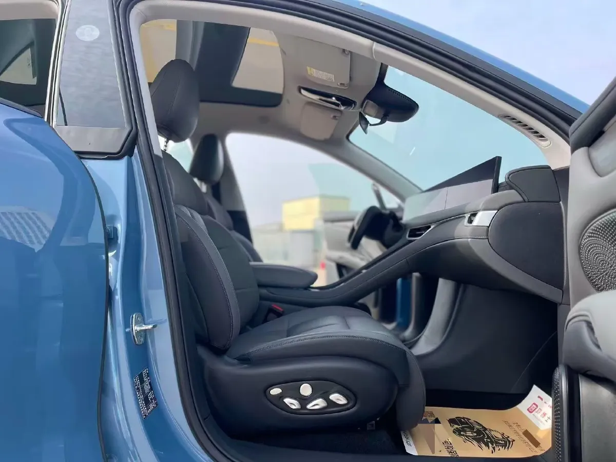 2025 IM LS6 BEV 75KWH,autocango,china used car exporter,china ev exporter,chinese used car exporter,chinese used ev exporter