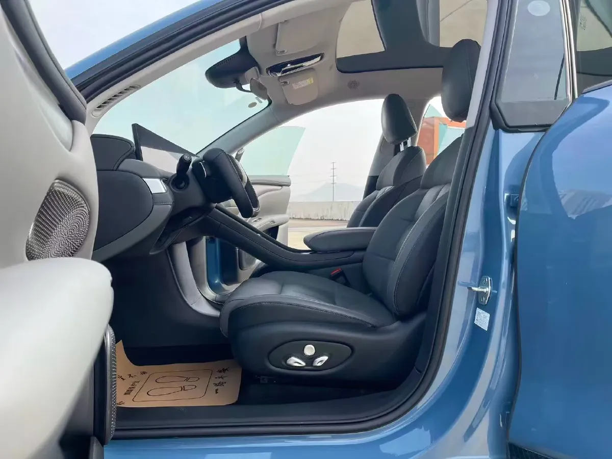 2025 IM LS6 BEV 75KWH,autocango,china used car exporter,china ev exporter,chinese used car exporter,chinese used ev exporter