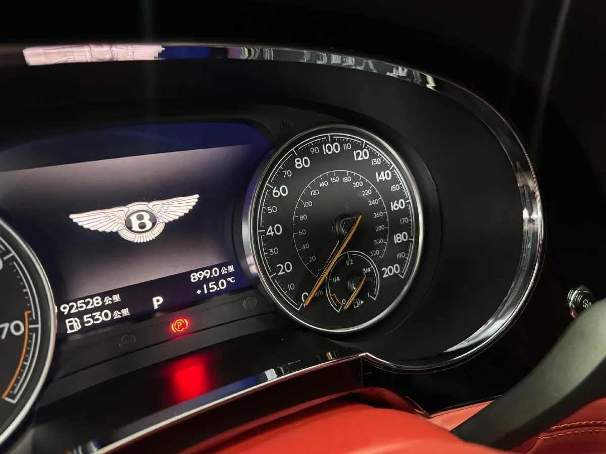 2018 Bentley Bentayga 4.0T 550HP V8 8AT,autocango,china used car exporter,china ev exporter,chinese used car exporter,chinese used ev exporter