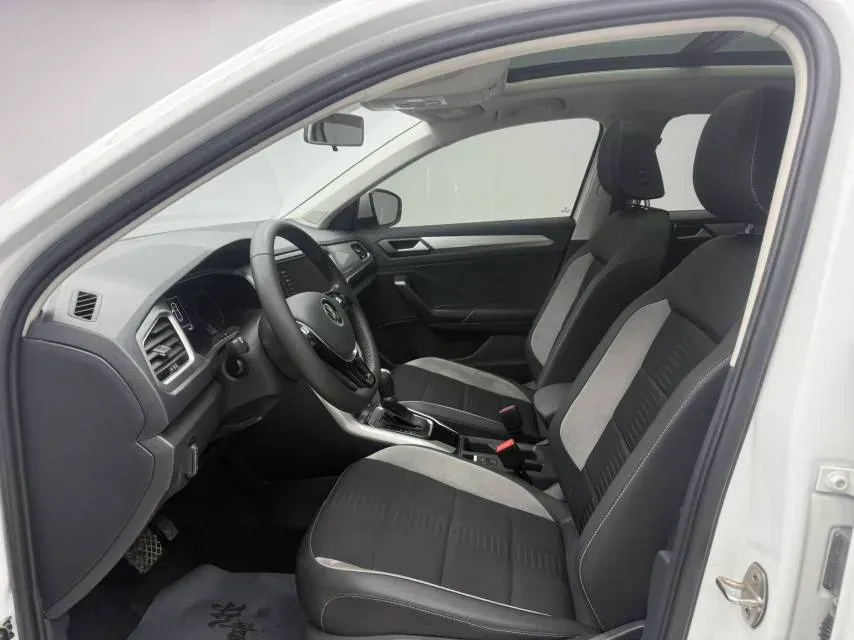 2022 Volkswagen T-Roc 1.4T 150HP L4 7DCT,autocango,china used car exporter,china ev exporter,chinese used car exporter,chinese used ev exporter