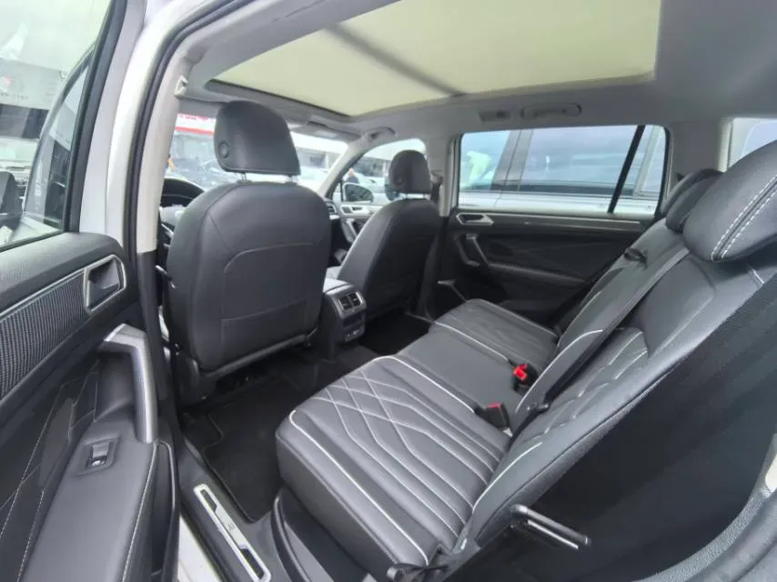 2024 Volkswagen Tiguan L 2.0T 186HP L4 7DCT,autocango,china used car exporter,china ev exporter,chinese used car exporter,chinese used ev exporter