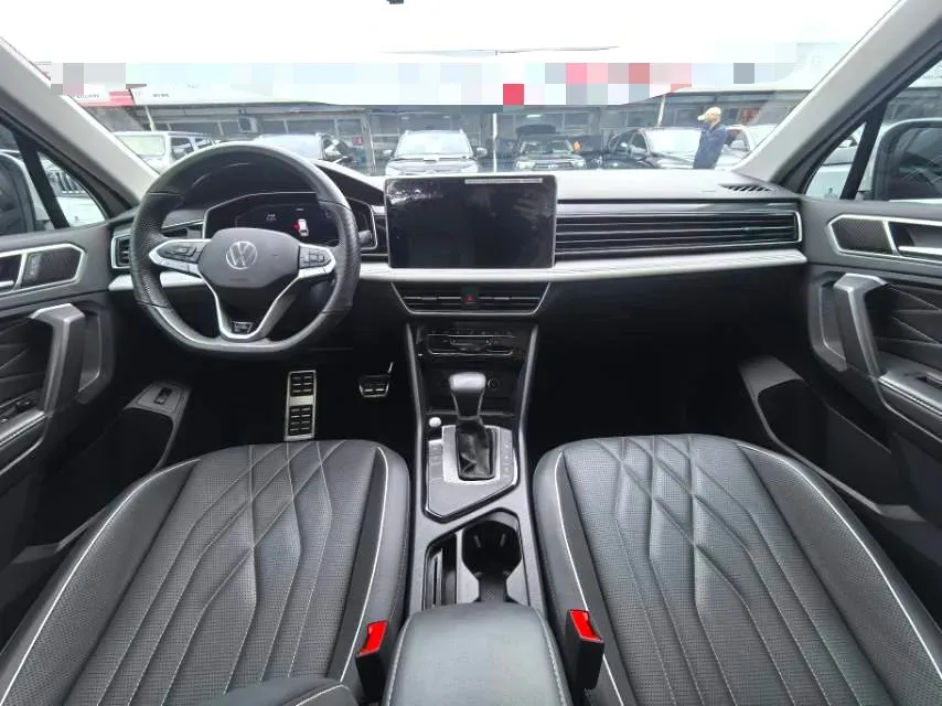 2024 Volkswagen Tiguan L 2.0T 186HP L4 7DCT,autocango,china used car exporter,china ev exporter,chinese used car exporter,chinese used ev exporter