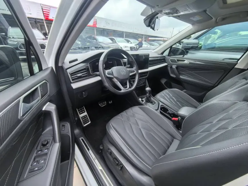 2024 Volkswagen Tiguan L 2.0T 186HP L4 7DCT,autocango,china used car exporter,china ev exporter,chinese used car exporter,chinese used ev exporter