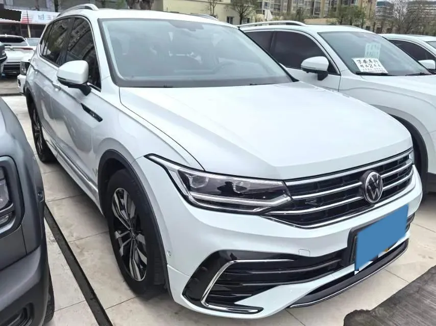 2024 Volkswagen Tiguan L 2.0T 186HP L4 7DCT,autocango,china used car exporter,china ev exporter,chinese used car exporter,chinese used ev exporter