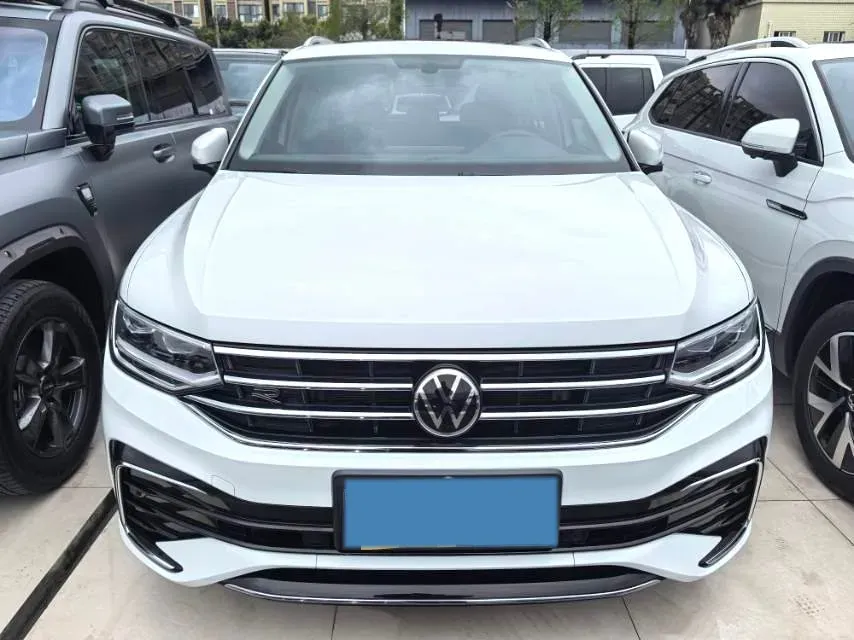2024 Volkswagen Tiguan L 2.0T 186HP L4 7DCT,autocango,china used car exporter,china ev exporter,chinese used car exporter,chinese used ev exporter