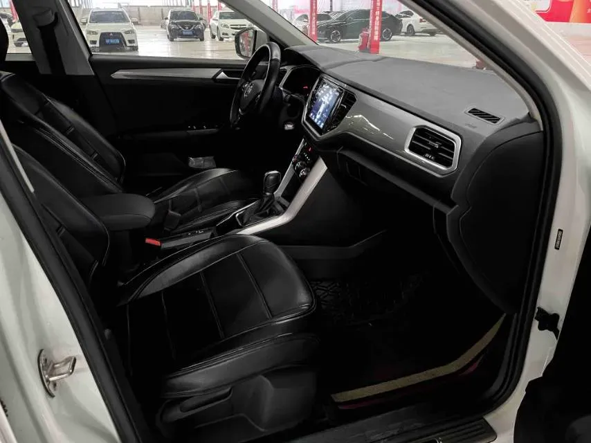 2020 Volkswagen T-Roc 1.4T 150HP L4 7DCT,autocango,china used car exporter,china ev exporter,chinese used car exporter,chinese used ev exporter