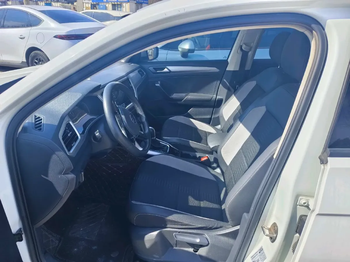 2022 Volkswagen T-Roc 1.4T 150HP L4 7DCT,autocango,china used car exporter,china ev exporter,chinese used car exporter,chinese used ev exporter