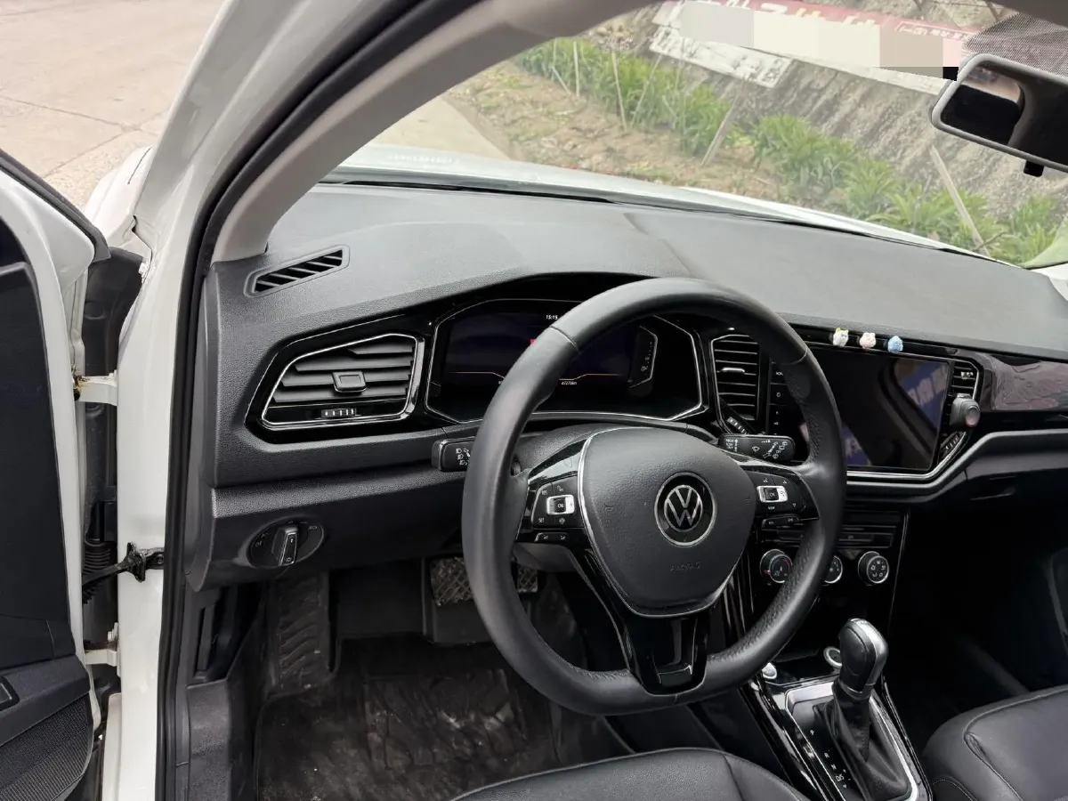 2021 Volkswagen T-Roc 1.4T 150HP L4 7DCT,autocango,china used car exporter,china ev exporter,chinese used car exporter,chinese used ev exporter