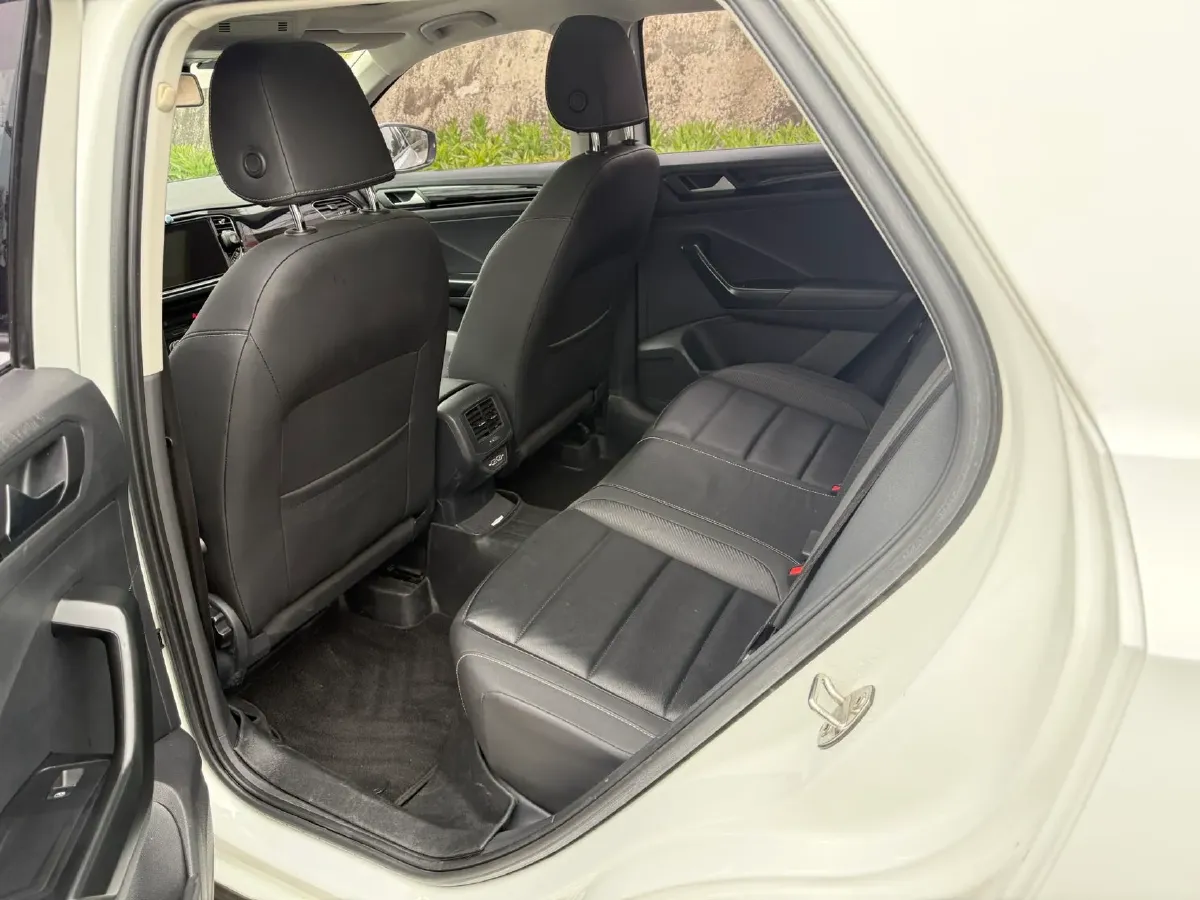 2021 Volkswagen T-Roc 1.4T 150HP L4 7DCT,autocango,china used car exporter,china ev exporter,chinese used car exporter,chinese used ev exporter