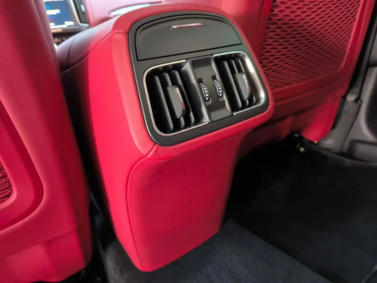 2018 Maserati Levante 3.0T 350HP V6 8AT,autocango,china used car exporter,china ev exporter,chinese used car exporter,chinese used ev exporter