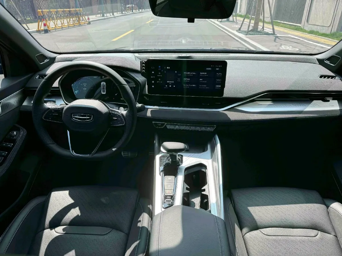 2024 Geely Preface 2.0T 190HP L4 7DCT,autocango,china used car exporter,china ev exporter,chinese used car exporter,chinese used ev exporter