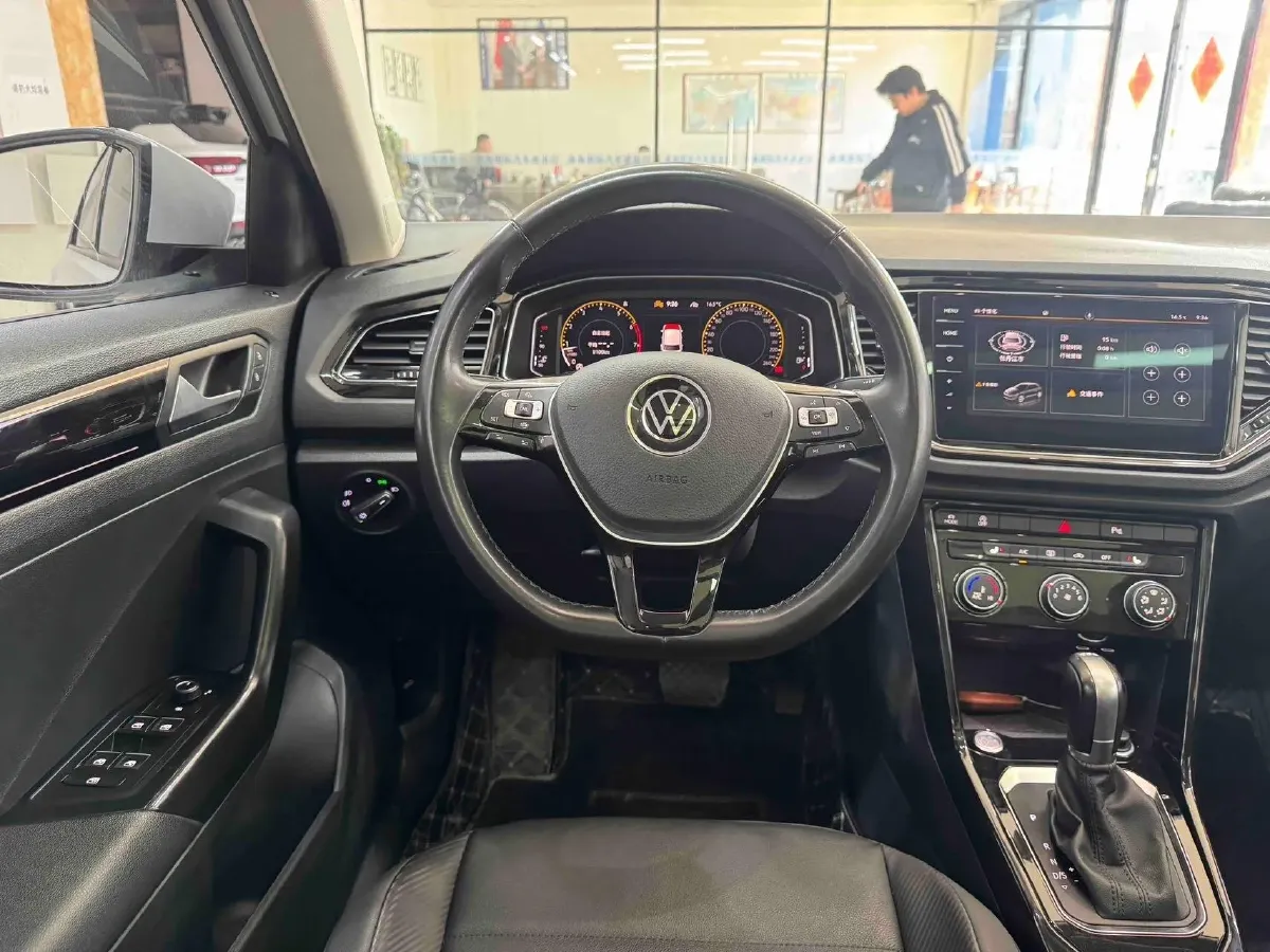 2022 Volkswagen T-Roc 1.4T 150HP L4 7DCT,autocango,china used car exporter,china ev exporter,chinese used car exporter,chinese used ev exporter