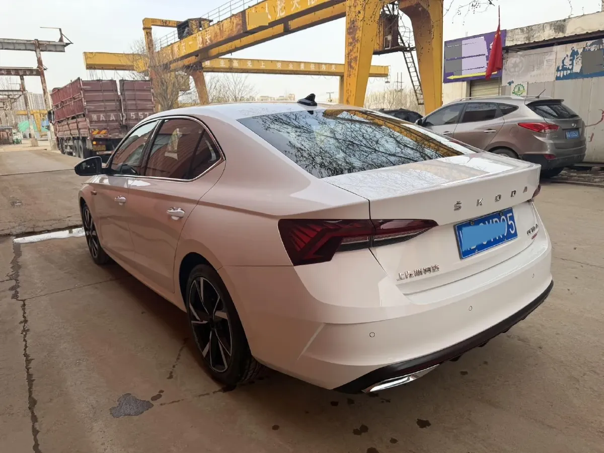 2023 Skoda Octavia 1.4T 150HP L4 7DCT,autocango,china used car exporter,china ev exporter,chinese used car exporter,chinese used ev exporter