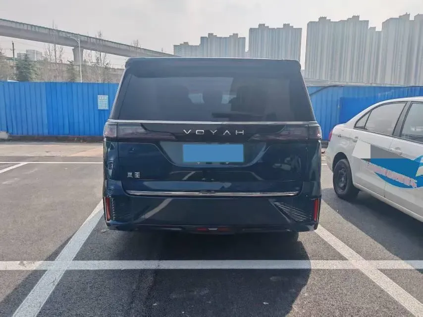 2025 Voyah Dream 1.5T 150HP L4 PHEV 41.7KWH,autocango,china used car exporter,china ev exporter,chinese used car exporter,chinese used ev exporter