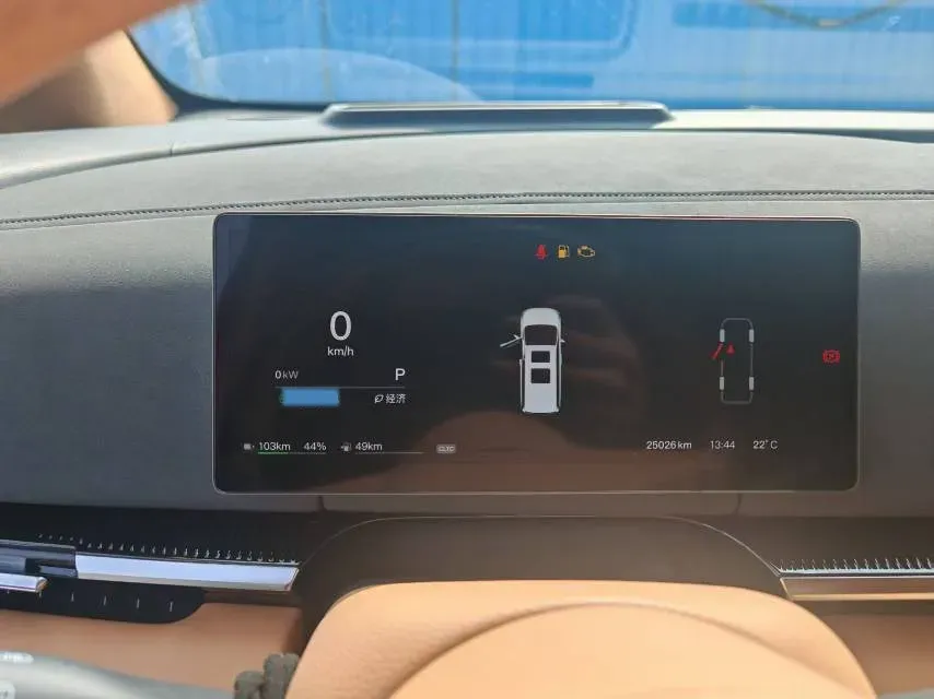 2025 Voyah Dream 1.5T 150HP L4 PHEV 41.7KWH,autocango,china used car exporter,china ev exporter,chinese used car exporter,chinese used ev exporter