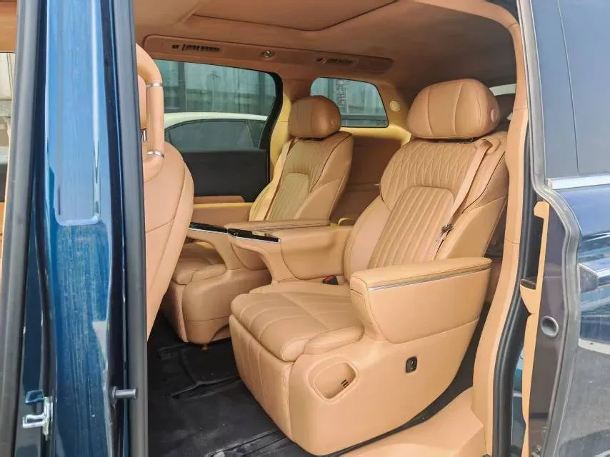 2025 Voyah Dream 1.5T 150HP L4 PHEV 41.7KWH,autocango,china used car exporter,china ev exporter,chinese used car exporter,chinese used ev exporter