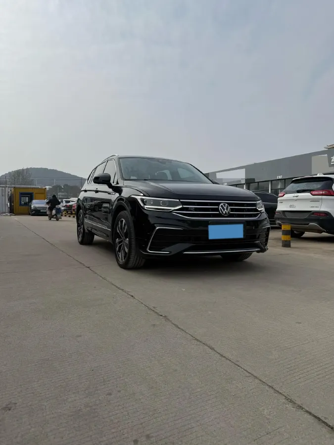2023 Volkswagen Tiguan L 2.0T 186HP L4 7DCT,autocango,china used car exporter,china ev exporter,chinese used car exporter,chinese used ev exporter