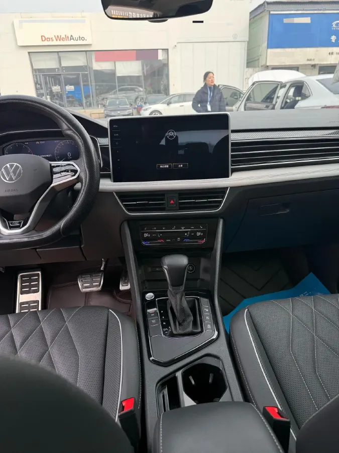 2023 Volkswagen Tiguan L 2.0T 186HP L4 7DCT,autocango,china used car exporter,china ev exporter,chinese used car exporter,chinese used ev exporter