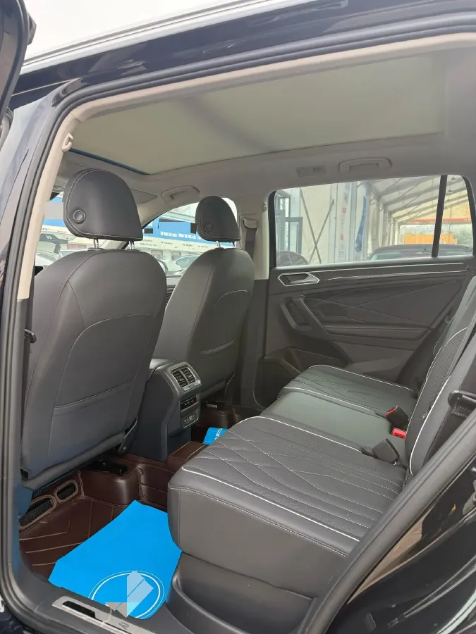 2023 Volkswagen Tiguan L 2.0T 186HP L4 7DCT,autocango,china used car exporter,china ev exporter,chinese used car exporter,chinese used ev exporter