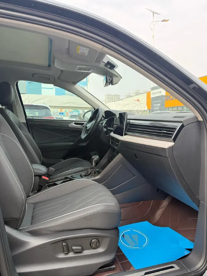 2023 Volkswagen Tiguan L 2.0T 186HP L4 7DCT,autocango,china used car exporter,china ev exporter,chinese used car exporter,chinese used ev exporter