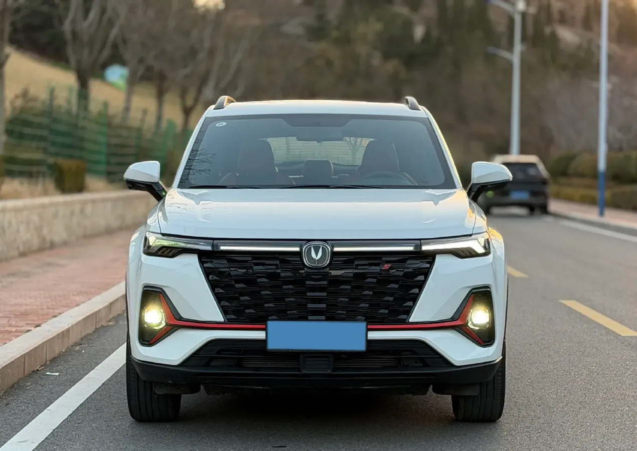 2023 ChangAn CS35 Plus 1.4T 160HP L4 7DCT,autocango,china used car exporter,china ev exporter,chinese used car exporter,chinese used ev exporter