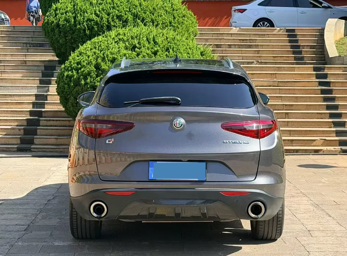 2020 Alfa Romeo Stelvio 2.0T 280HP L4 8AT,autocango,china used car exporter,china ev exporter,chinese used car exporter,chinese used ev exporter
