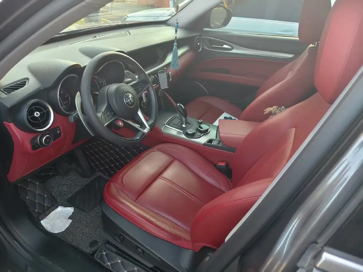 2020 Alfa Romeo Stelvio 2.0T 280HP L4 8AT,autocango,china used car exporter,china ev exporter,chinese used car exporter,chinese used ev exporter