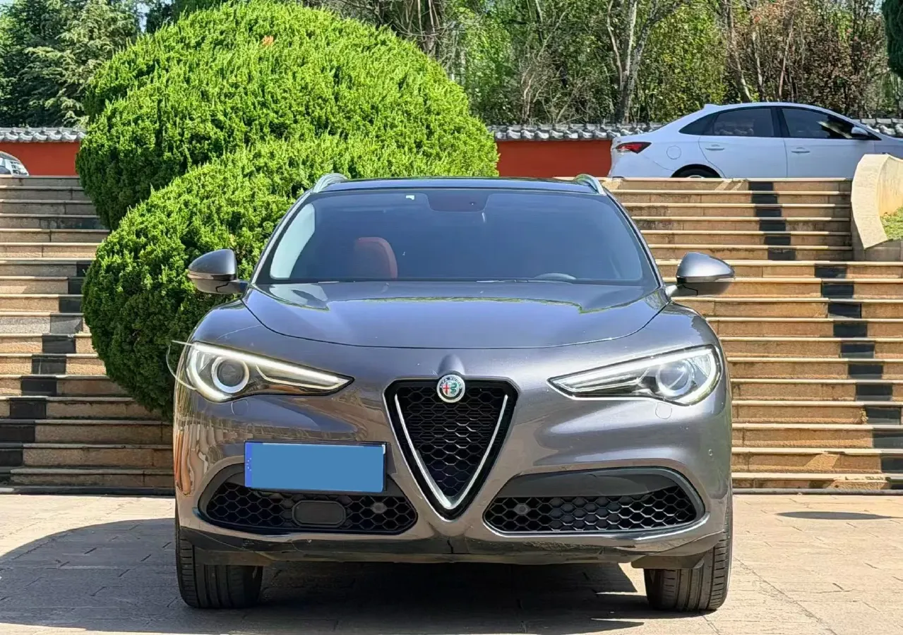 2020 Alfa Romeo Stelvio 2.0T 280HP L4 8AT,autocango,china used car exporter,china ev exporter,chinese used car exporter,chinese used ev exporter