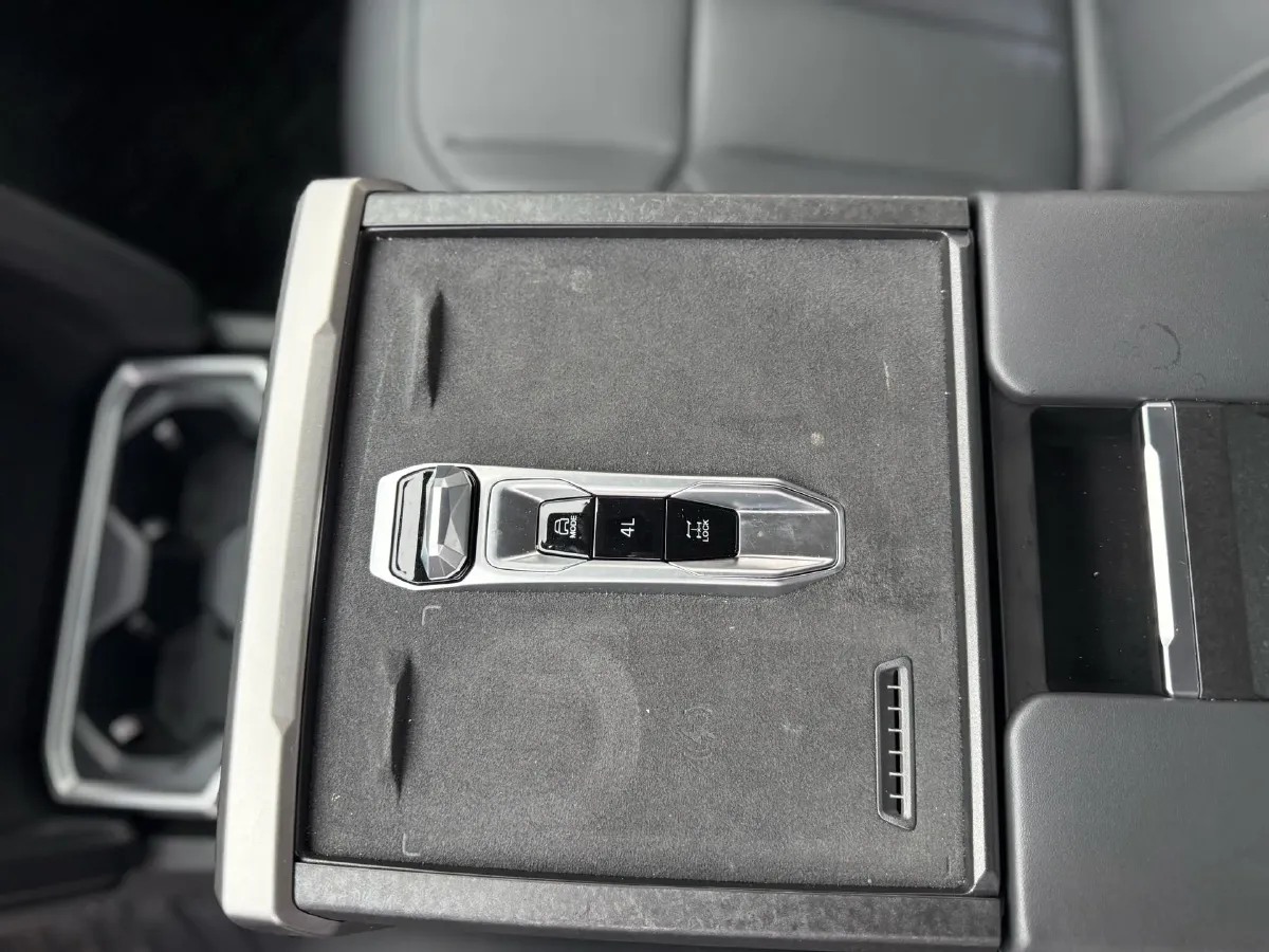 2025 MAXUS InterstellarX 2.5T 224HP L4 8AT,autocango,china used car exporter,china ev exporter,chinese used car exporter,chinese used ev exporter