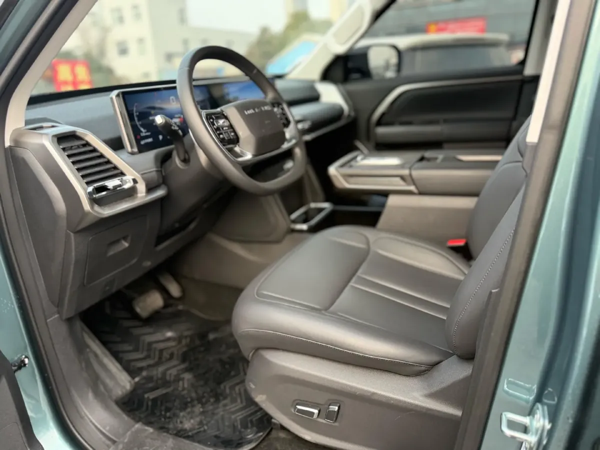 2025 MAXUS InterstellarX 2.5T 224HP L4 8AT,autocango,china used car exporter,china ev exporter,chinese used car exporter,chinese used ev exporter