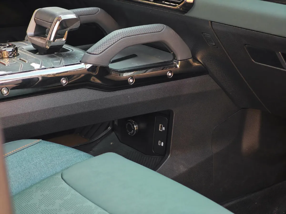 2023 Jetour Traveller 1.5T 184HP L4 7DCT,autocango,china used car exporter,china ev exporter,chinese used car exporter,chinese used ev exporter