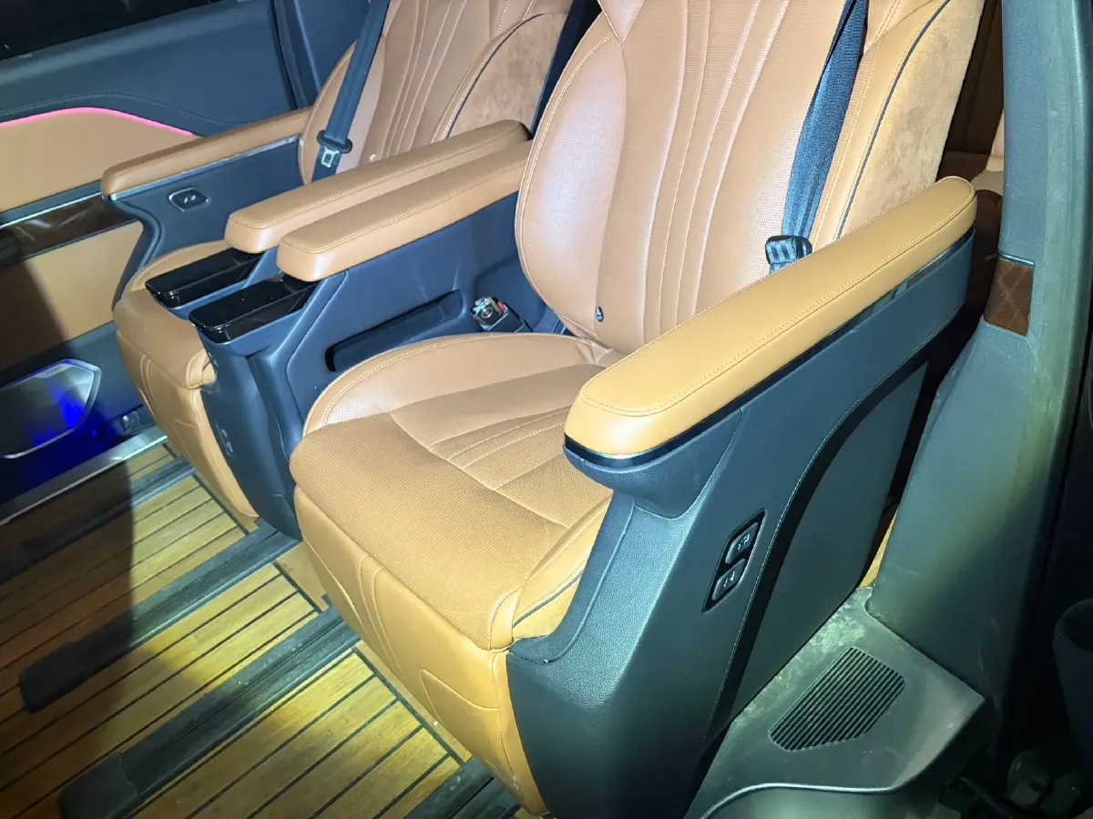 2023 HongQi HQ9 2.0T 252HP L4 8AT,autocango,china used car exporter,china ev exporter,chinese used car exporter,chinese used ev exporter