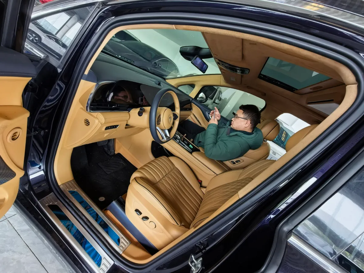 2024 Voyah Dream 1.5T 150HP L4 PHEV 43KWH,autocango,china used car exporter,china ev exporter,chinese used car exporter,chinese used ev exporter