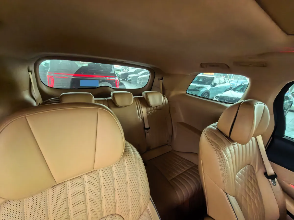 2024 Voyah Dream 1.5T 150HP L4 PHEV 43KWH,autocango,china used car exporter,china ev exporter,chinese used car exporter,chinese used ev exporter