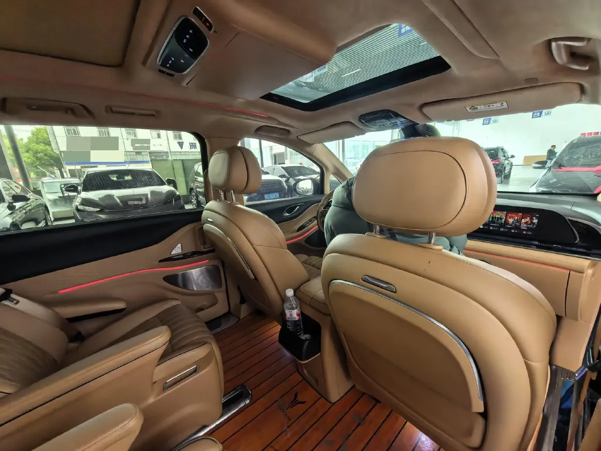 2024 Voyah Dream 1.5T 150HP L4 PHEV 43KWH,autocango,china used car exporter,china ev exporter,chinese used car exporter,chinese used ev exporter