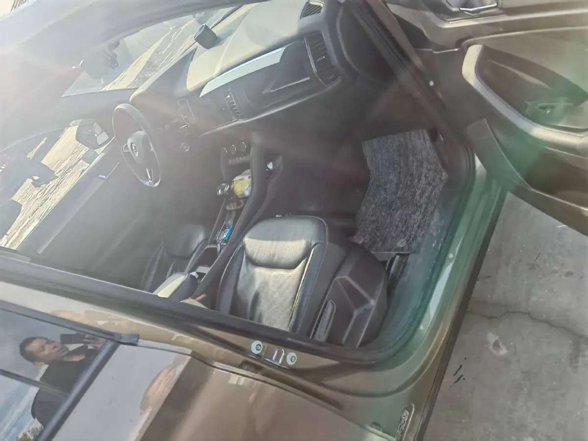 2018 Skoda Kodiak 2.0T 186HP L4 7DCT,autocango,china used car exporter,china ev exporter,chinese used car exporter,chinese used ev exporter