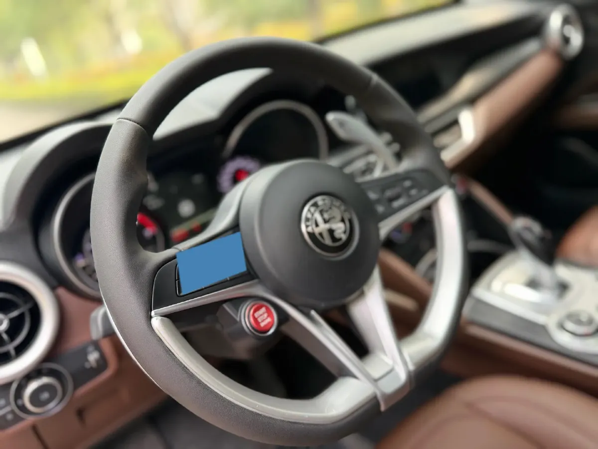 2017 Alfa Romeo Stelvio 2.0T 280HP L4 8AT,autocango,china used car exporter,china ev exporter,chinese used car exporter,chinese used ev exporter