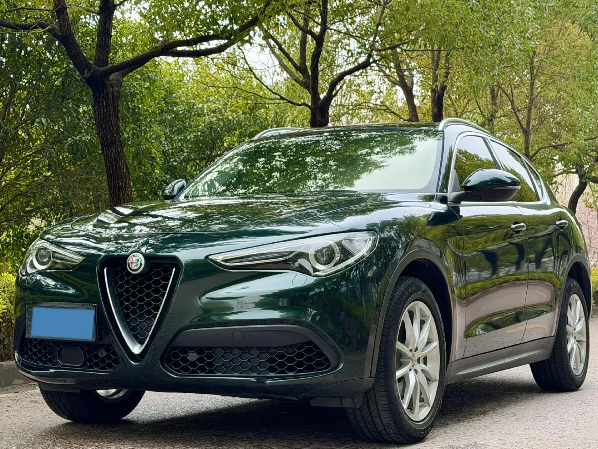2017 Alfa Romeo Stelvio 2.0T 280HP L4 8AT,autocango,china used car exporter,china ev exporter,chinese used car exporter,chinese used ev exporter