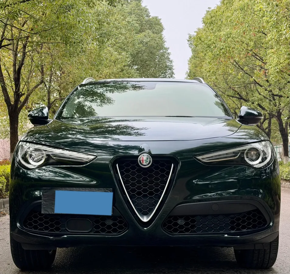 2017 Alfa Romeo Stelvio 2.0T 280HP L4 8AT,autocango,china used car exporter,china ev exporter,chinese used car exporter,chinese used ev exporter