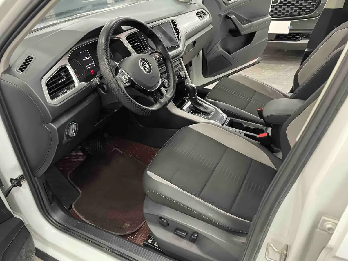2021 Volkswagen T-Roc 1.4T 150HP L4 7DCT,autocango,china used car exporter,china ev exporter,chinese used car exporter,chinese used ev exporter