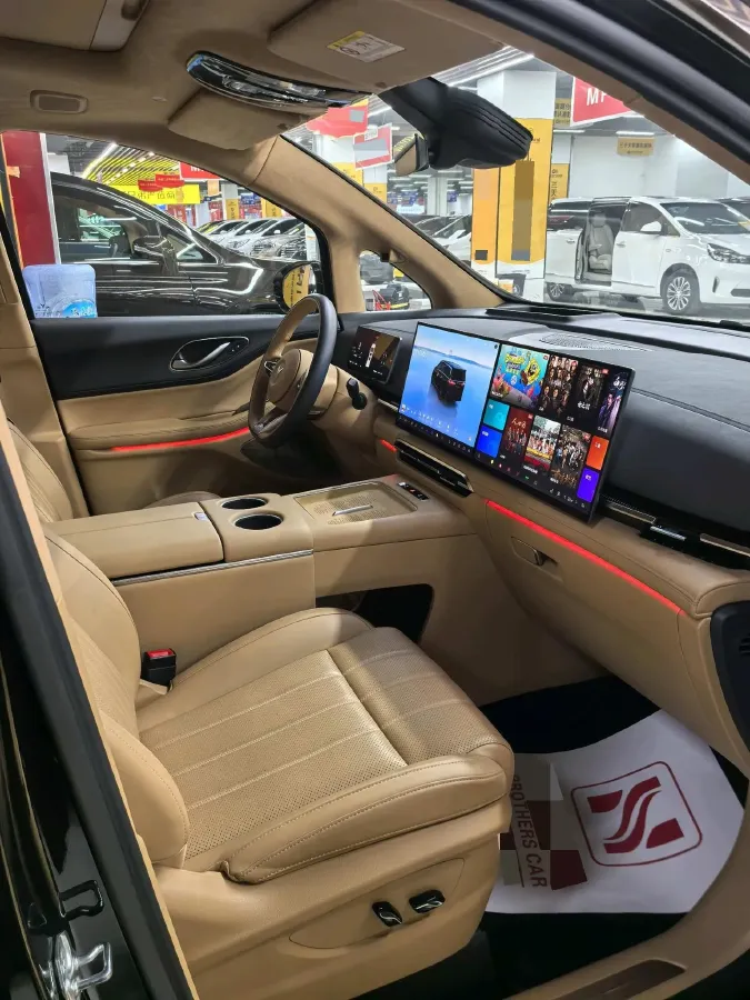 2025 Voyah Dream 1.5T 150HP L4 PHEV 41.7KWH,autocango,china used car exporter,china ev exporter,chinese used car exporter,chinese used ev exporter