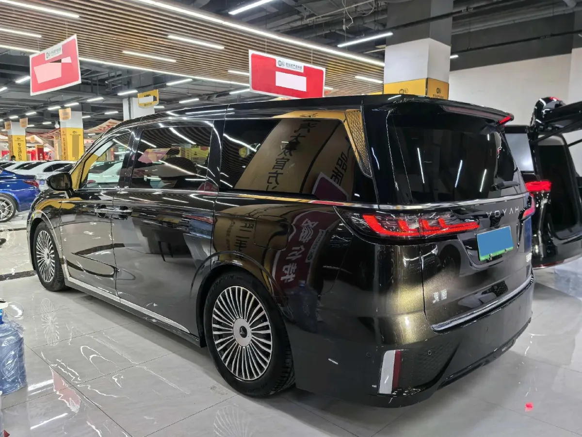 2025 Voyah Dream 1.5T 150HP L4 PHEV 41.7KWH,autocango,china used car exporter,china ev exporter,chinese used car exporter,chinese used ev exporter