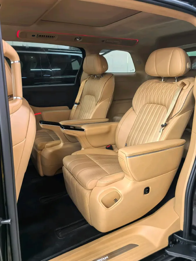 2025 Voyah Dream 1.5T 150HP L4 PHEV 41.7KWH,autocango,china used car exporter,china ev exporter,chinese used car exporter,chinese used ev exporter