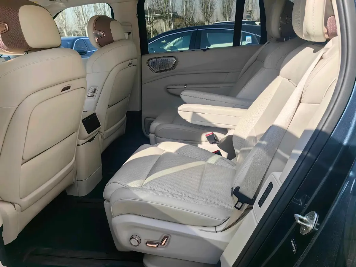 2025 LYNK&CO 900 2.0T 254HP L4 3DHT PHEV,autocango,china used car exporter,china ev exporter,chinese used car exporter,chinese used ev exporter