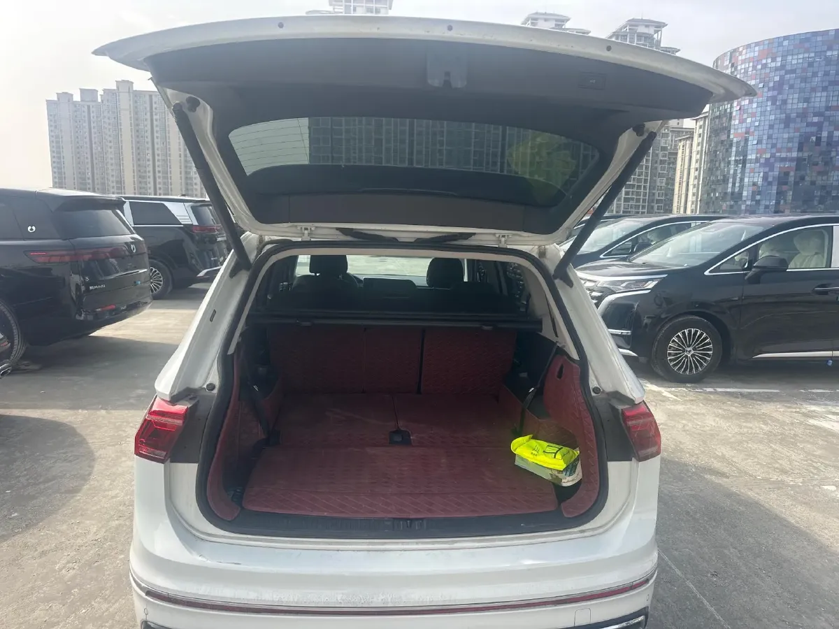 2023 Volkswagen Tiguan L 2.0T 220HP L4 7DCT,autocango,china used car exporter,china ev exporter,chinese used car exporter,chinese used ev exporter