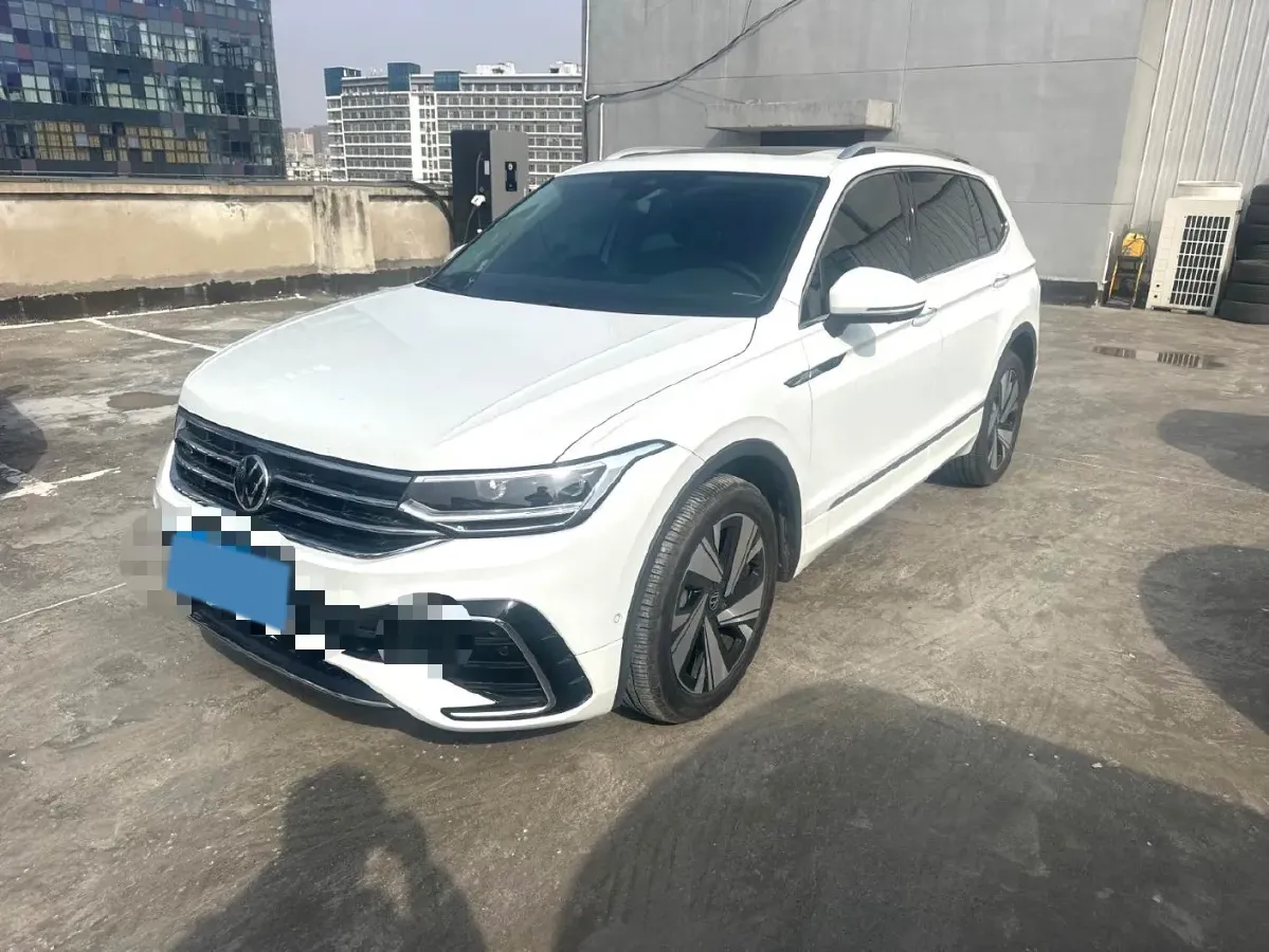 2023 Volkswagen Tiguan L 2.0T 220HP L4 7DCT,autocango,china used car exporter,china ev exporter,chinese used car exporter,chinese used ev exporter